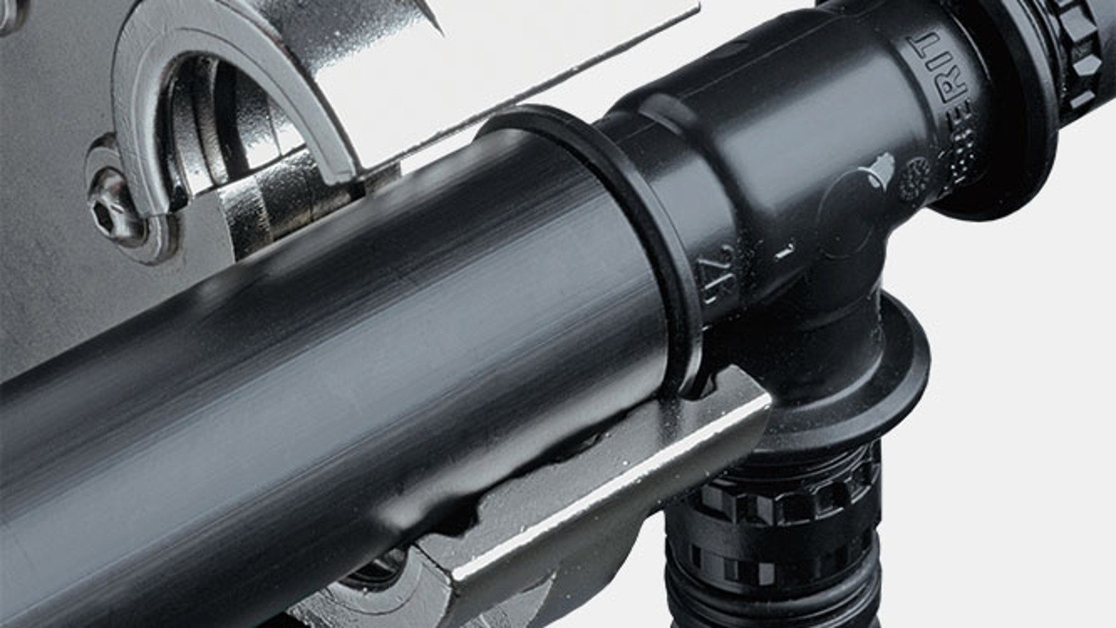 Die Pressbackenführung verhindert falsches Ansetzen bei Geberit Mepla Die Pressbackenführung verhindert falsches Ansetzen bei Geberit Mepla