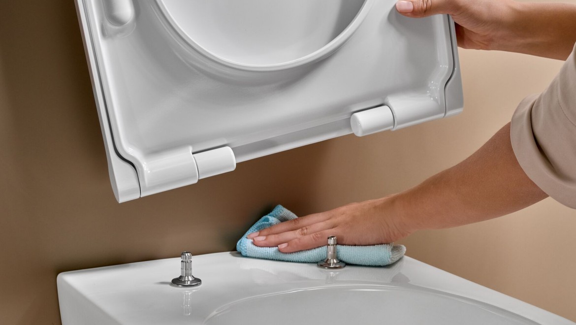 WC-Reinigung dank abnehmbarem WC-Sitz leicht gemacht WC-Reinigung dank abnehmbarem WC-Sitz leicht gemacht