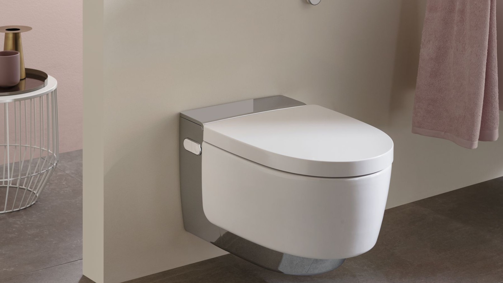Dusch-WC Geberit AquaClean Mera Comfort in einem hellen Badezimmer