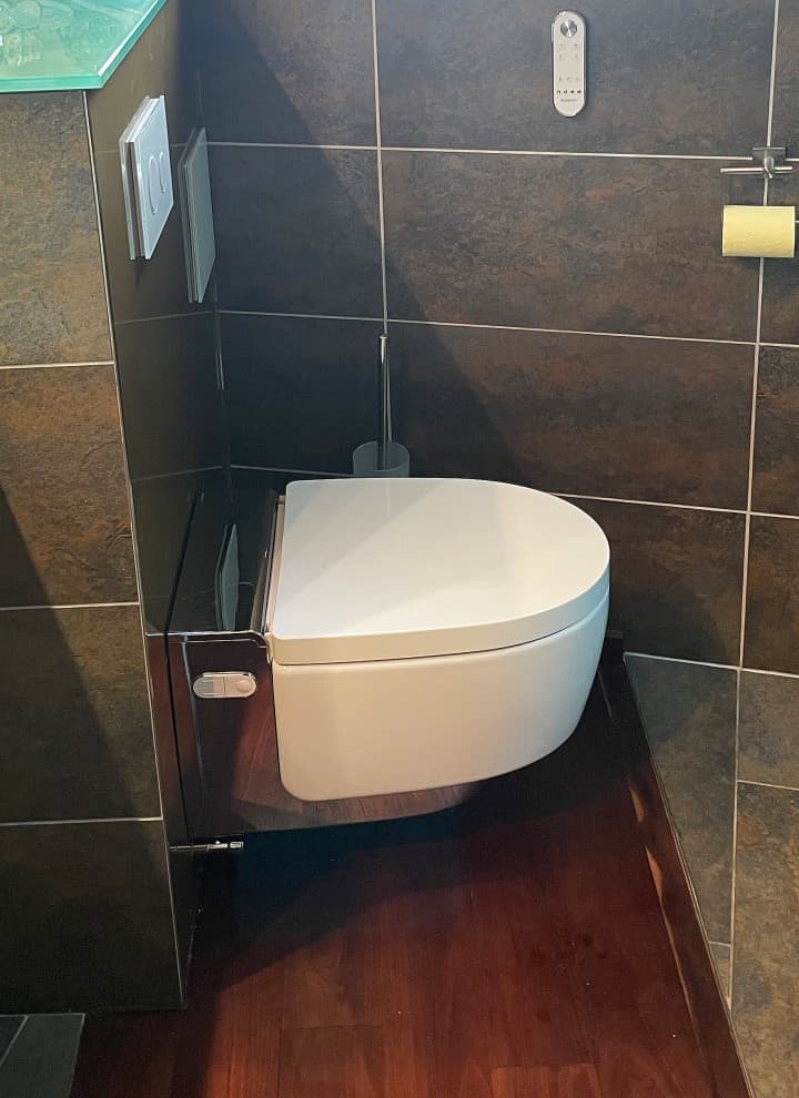 Das fertig montierte Dusch-WC AquaClean Mera von Geberit. (c) Irma Fabjan Das fertig montierte Dusch-WC AquaClean Mera von Geberit. (c) Irma Fabjan
