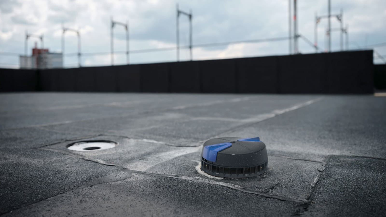 Neben Mapress Therm sind im neuen Logistikbau von AMF viele weitere Geberit Produkte eingebaut, unter anderem die Unterdruck-Dachentwässerung Geberit Pluvia. Neben Mapress Therm sind im neuen Logistikbau von AMF viele weitere Geberit Produkte eingebaut, unter anderem die Unterdruck-Dachentwässerung Geberit Pluvia.