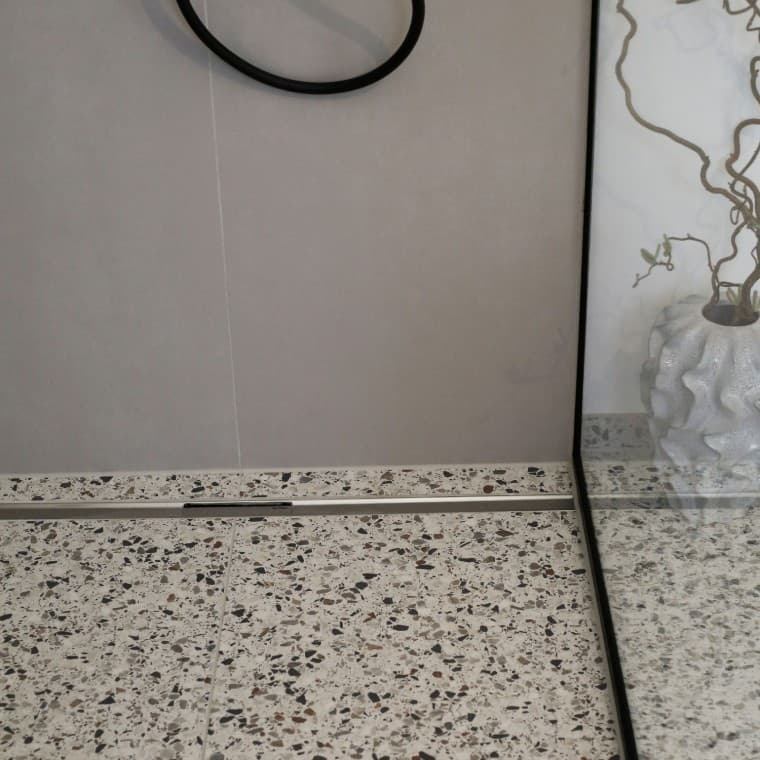 Die Geberit CleanLine Duschrinne fügt sich harmonisch ein. (c) Geberit Die Geberit CleanLine Duschrinne fügt sich harmonisch ein. (c) Geberit