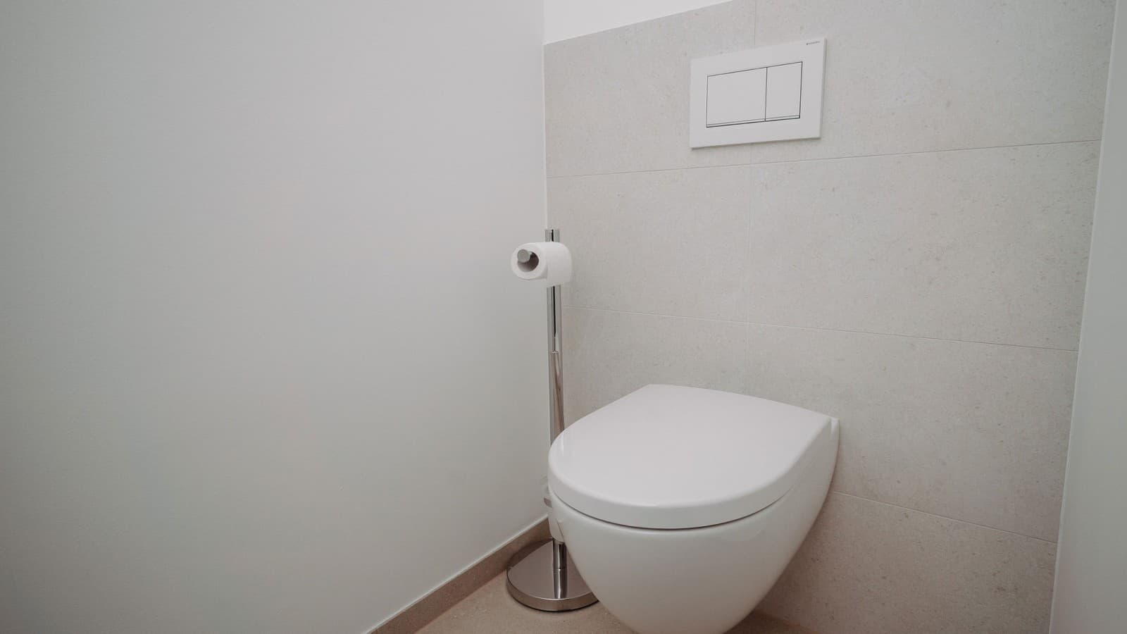 Geberit WC mit Betätigunsgplatte (c) Tobias Singer Geberit WC mit Betätigunsgplatte (c) Tobias Singer