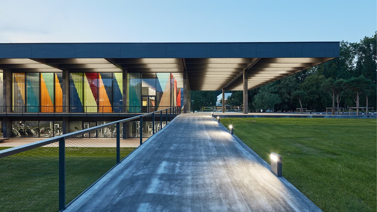 Ein Spiel aus Geometrie und Farbe: Die Kepler Hall im österreichischen Linz. ((c) Geberit / Bruno Klomfar) Ein Spiel aus Geometrie und Farbe: Die Kepler Hall im österreichischen Linz. ((c) Geberit / Bruno Klomfar)