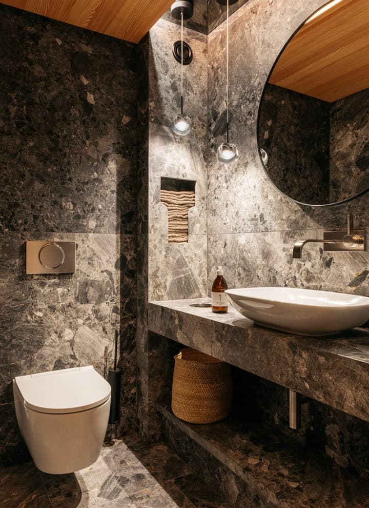 Die individuell angefertigte Einrichtung macht jedes der 23 Bäder einzigartig. Vor und hinter der Wand kommen Geberit Produkte zum Einsatz, vom VariForm Waschtisch, Dusch-WC Sela und der Betätigungsplatte Sigma bis hin zu Trink- und Abwasserleitungen. © Gregor Hofbauer/Refugium Lunz Die individuell angefertigte Einrichtung macht jedes der 23 Bäder einzigartig. Vor und hinter der Wand kommen Geberit Produkte zum Einsatz, vom VariForm Waschtisch, Dusch-WC Sela und der Betätigungsplatte Sigma bis hin zu Trink- und Abwasserleitungen. © Gregor Hofbauer/Refugium Lunz