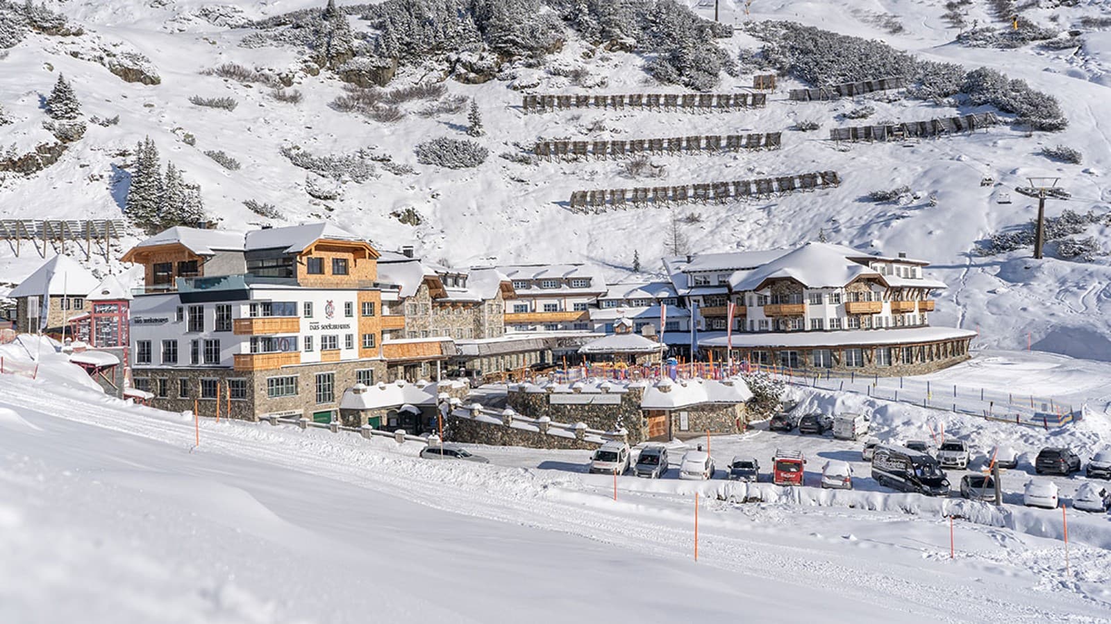 Vom 5-Sterne-Hotel direkt auf die Piste: Die Dusch-WCs und die Badausstattung lieferte Geberit. (c) das Seekarhaus Vom 5-Sterne-Hotel direkt auf die Piste: Die Dusch-WCs und die Badausstattung lieferte Geberit. (c) das Seekarhaus