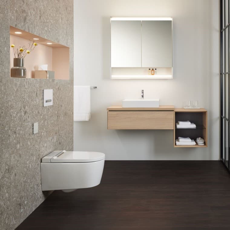 Geberit ONE Waschtisch und Geberit AquaClean Sela inkl. Wandbedienpanel. (c) Geberit Geberit ONE Waschtisch und Geberit AquaClean Sela inkl. Wandbedienpanel. (c) Geberit