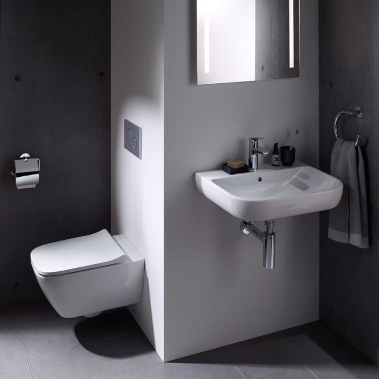 Verkürzte WC-Keramik der Badserie Geberit Smyle Verkürzte WC-Keramik der Badserie Geberit Smyle