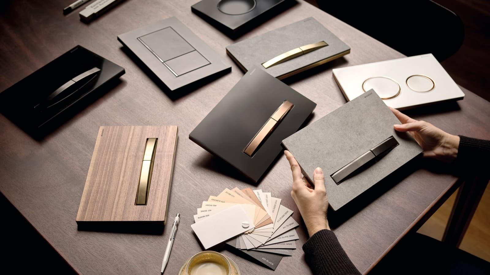 Auswahl an verschiedenen Betätigungsplatten Auswahl an verschiedenen Betätigungsplatten