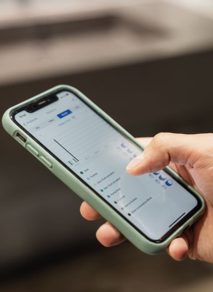 Auslesen der Nutzungsdaten in der Geberit Control App am Gerät oder zentral am Geberit Gateway Auslesen der Nutzungsdaten in der Geberit Control App am Gerät oder zentral am Geberit Gateway