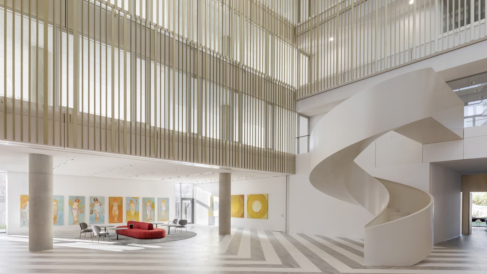 Das zentrale Atrium (© Ana Skobe) Das zentrale Atrium (© Ana Skobe)