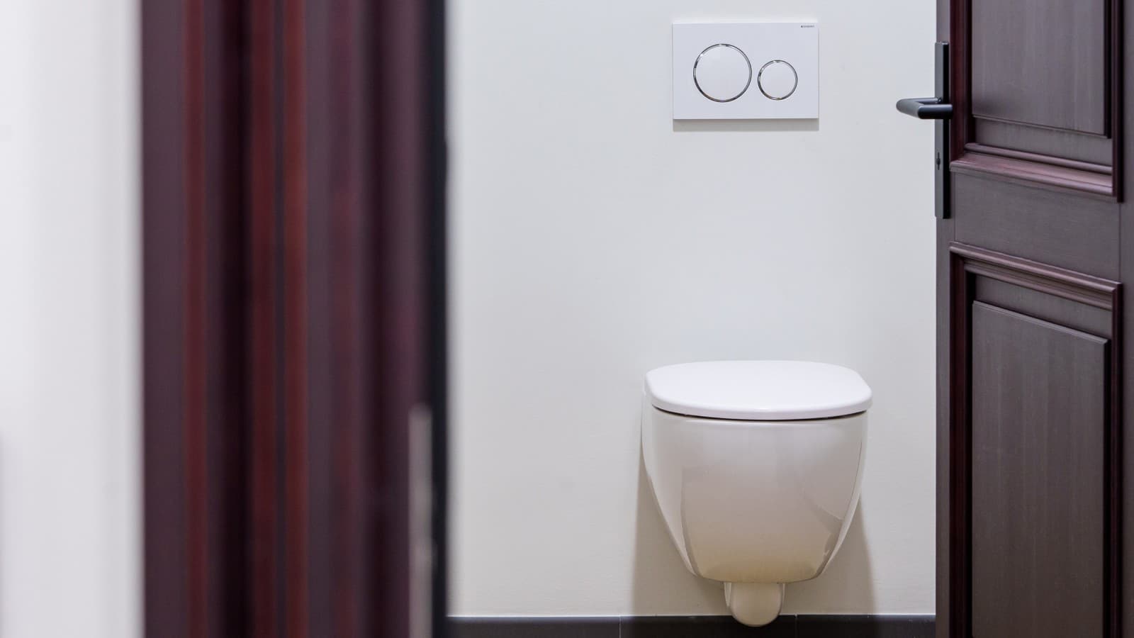 Ein besonderes Augenmerk legten die Architekten auf die Sanitärräume (© Jānis Salmanis) Ein besonderes Augenmerk legten die Architekten auf die Sanitärräume (© Jānis Salmanis)