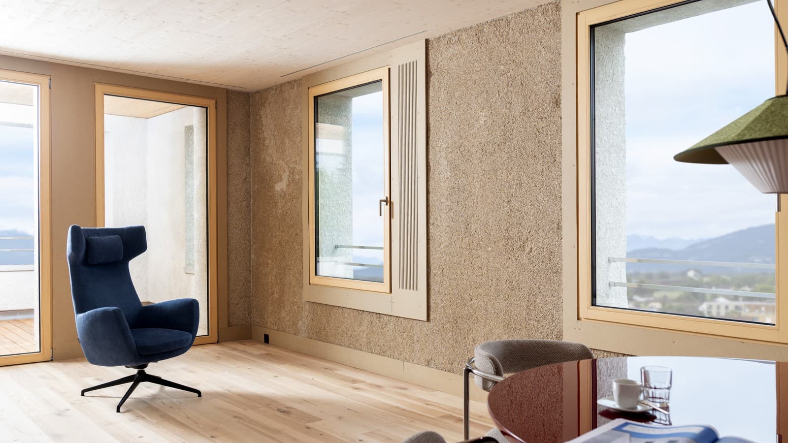 Im grössten Hanfhaus Europas sind im Innenbereich Hanfziegel im Einsatz. (© Openly / Jens Ellensohn) Im grössten Hanfhaus Europas sind im Innenbereich Hanfziegel im Einsatz. (© Openly / Jens Ellensohn)