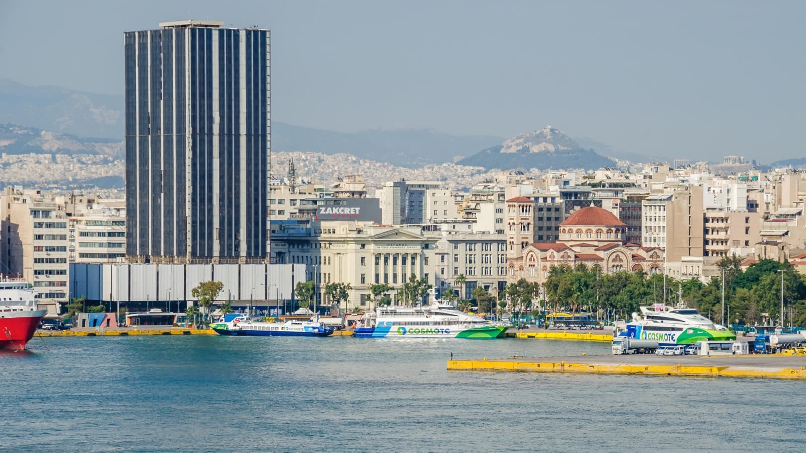 So sah er vor den jüngsten Bauarbeiten aus – praktisch ungenutzt stand er als Wahrzeichen und Mahnmal im Stadtteil Piraeus (© Iaranik / Alamy) So sah er vor den jüngsten Bauarbeiten aus – praktisch ungenutzt stand er als Wahrzeichen und Mahnmal im Stadtteil Piraeus (© Iaranik / Alamy)