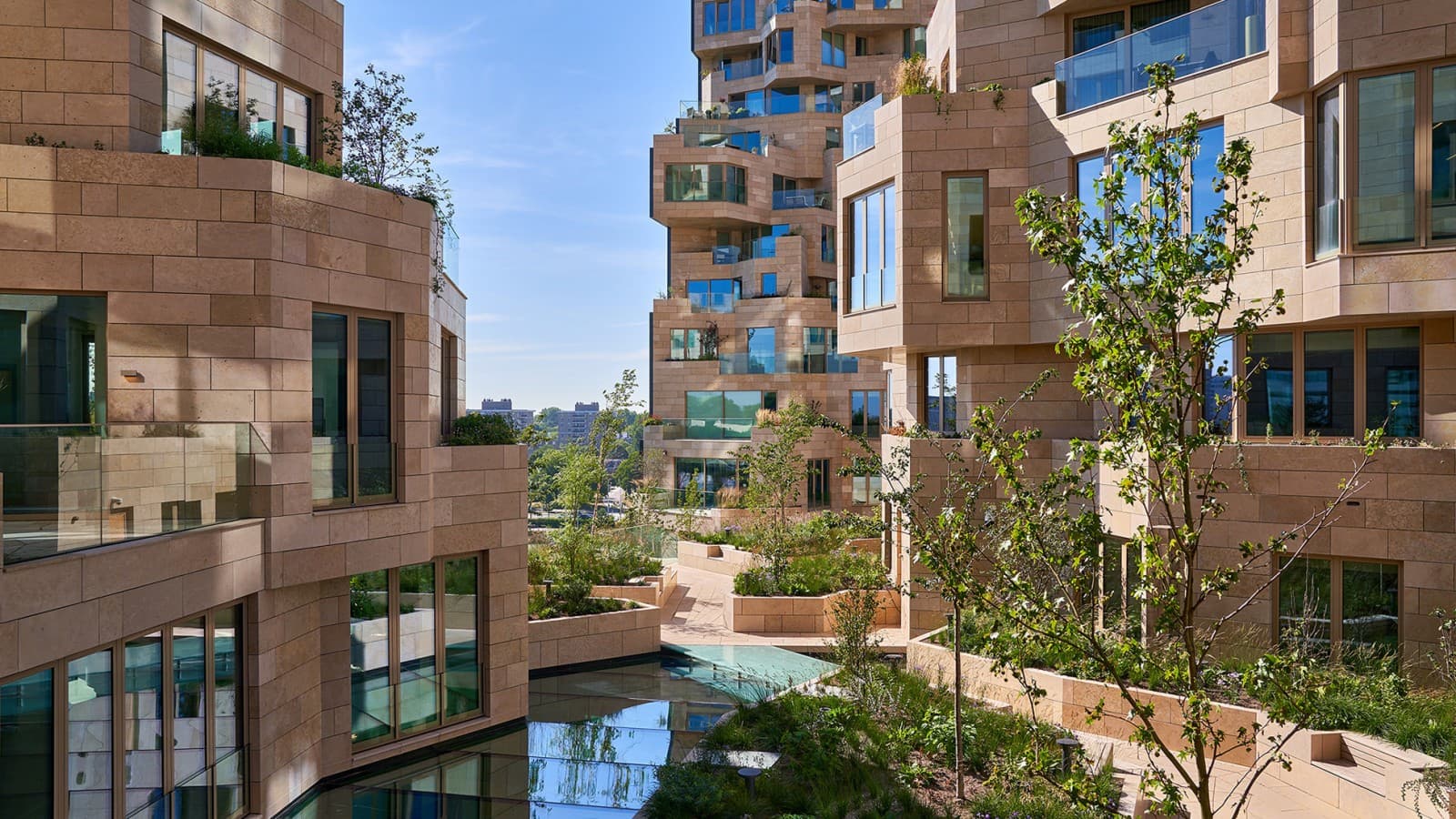 Auf den oberen Stockwerken eröffnet sich eine verschachtelte Wohnlandschaft (© Marcel Steinbach) Auf den oberen Stockwerken eröffnet sich eine verschachtelte Wohnlandschaft (© Marcel Steinbach)