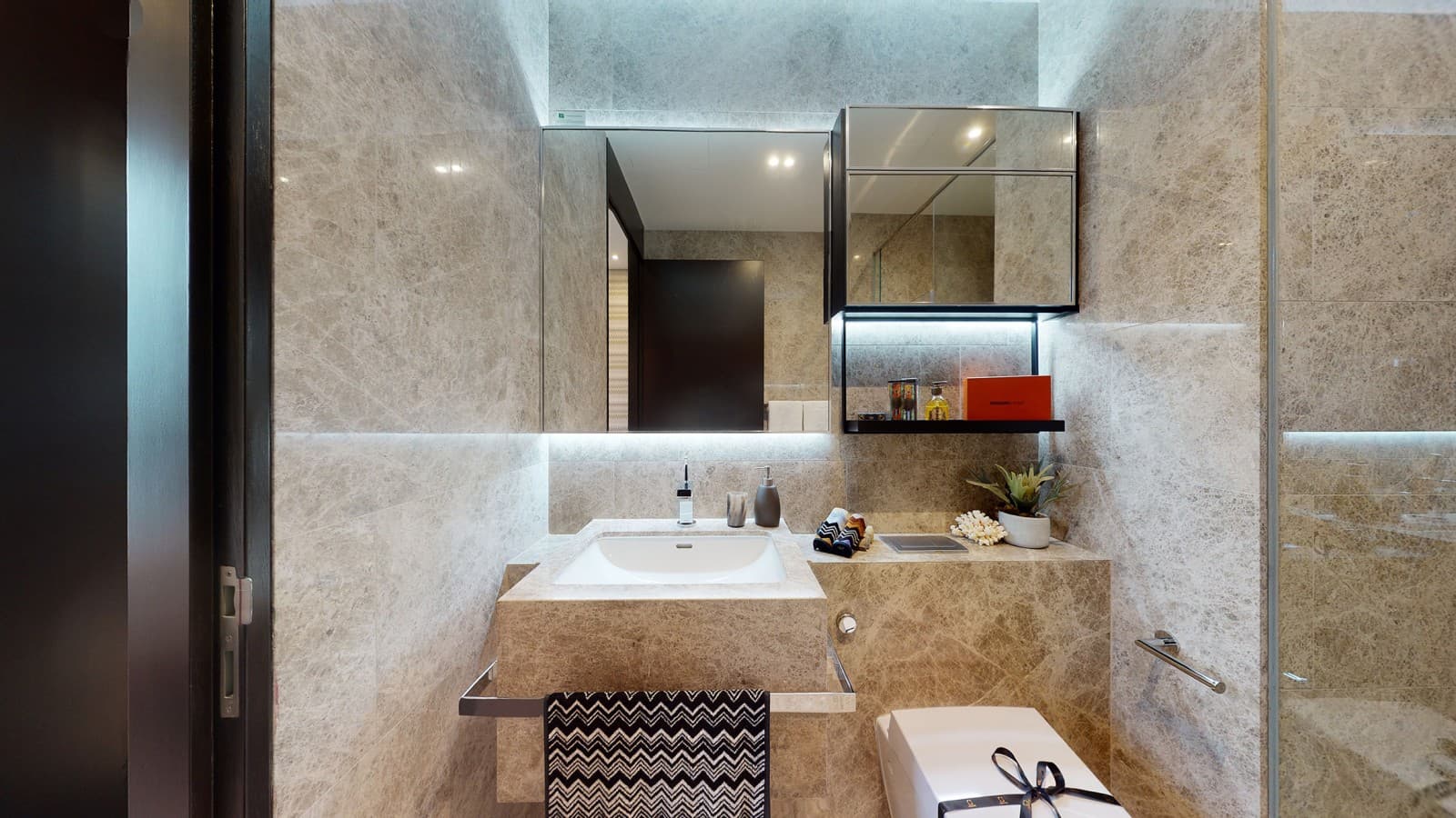 Zusätzlichen Luxus bieten in den Master-Badezimmern die Dusch WCs Geberit AquaClean Sela (© Guocoland Limited) Zusätzlichen Luxus bieten in den Master-Badezimmern die Dusch WCs Geberit AquaClean Sela (© Guocoland Limited)
