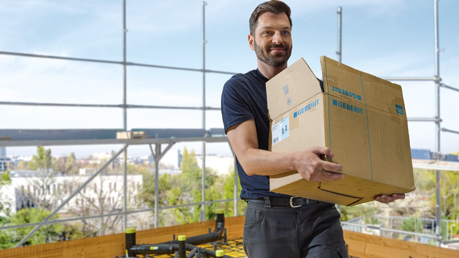 Die Geberit Einlegerohrschelle lässt sich leichter transportieren Die Geberit Einlegerohrschelle lässt sich leichter transportieren